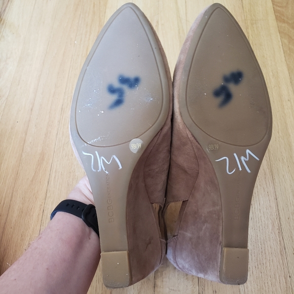 BCBGMaxAzria Tapue Suede Wedge Heels 9 - Picture 6 of 6